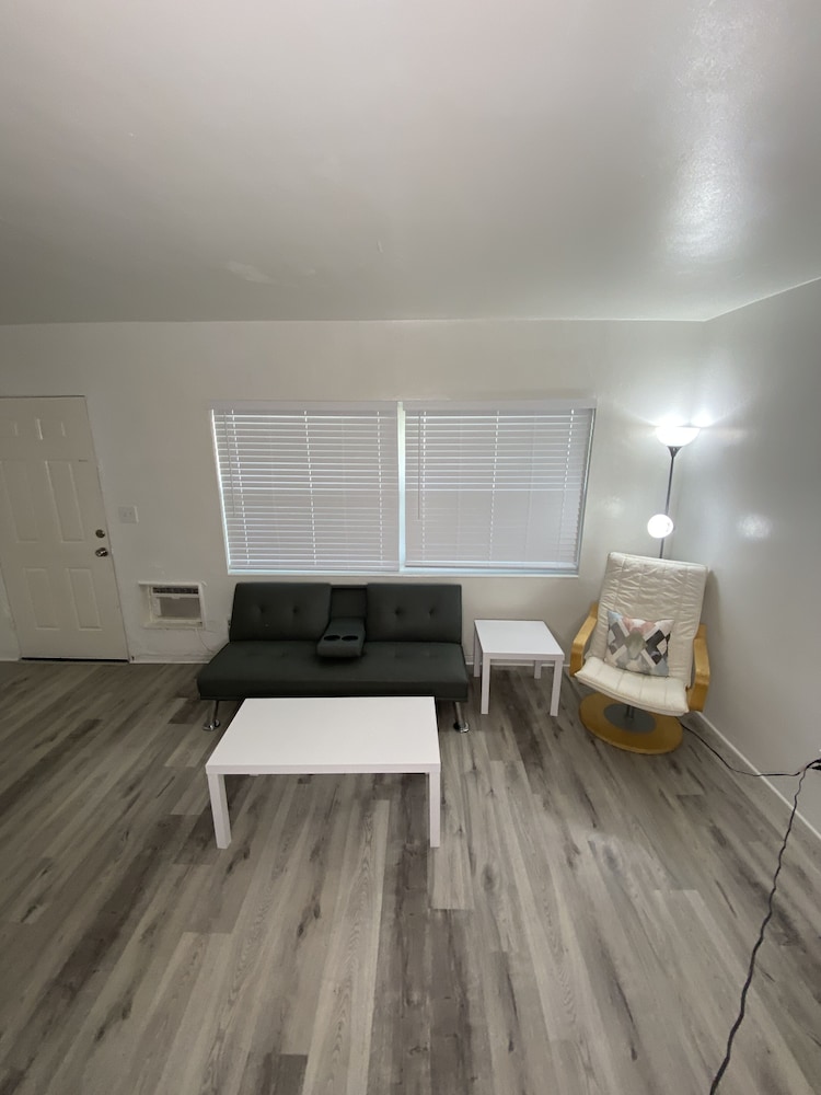 Uptown Inn & Suites - photo 21