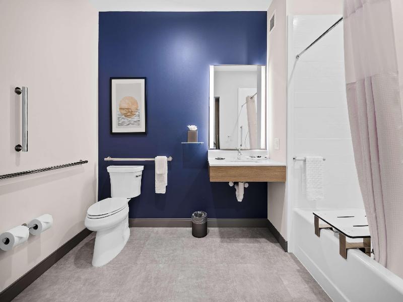 Best Western Plus Marquette Hotel Suites - photo 41