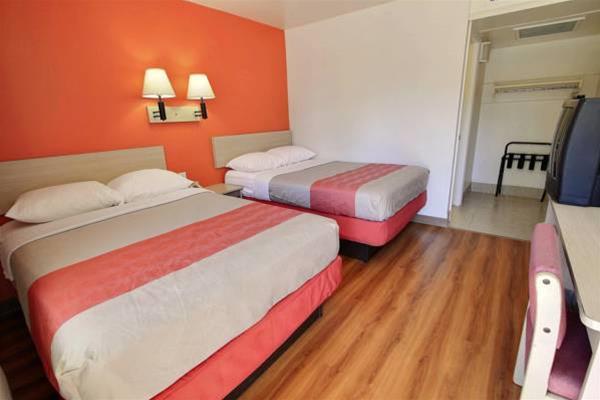 Motel 6 Williamsburg - photo 13