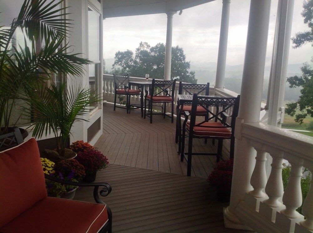 Skyline Vineyard Inn - photo 27