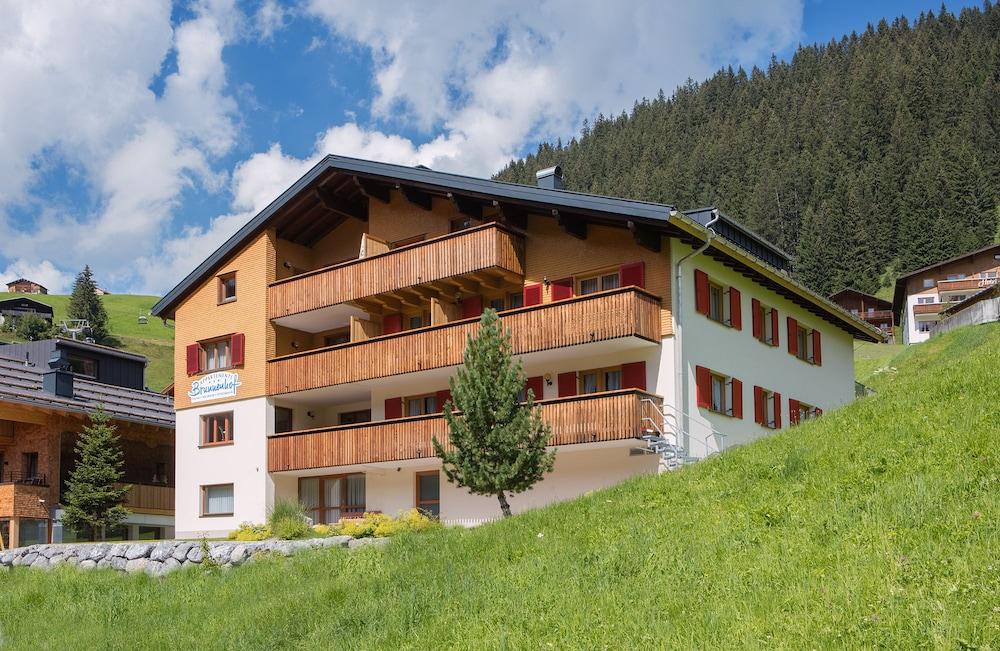 Aparthotel Brunnenhof — hotel in Damuels