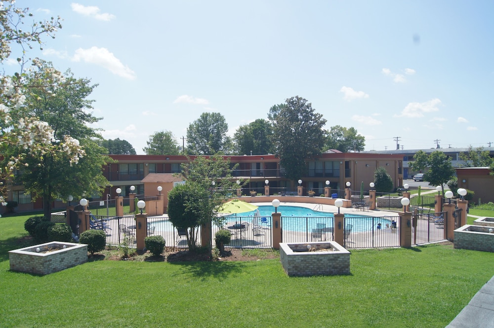 Days Inn by Wyndham Durham Near Duke University - photo 73