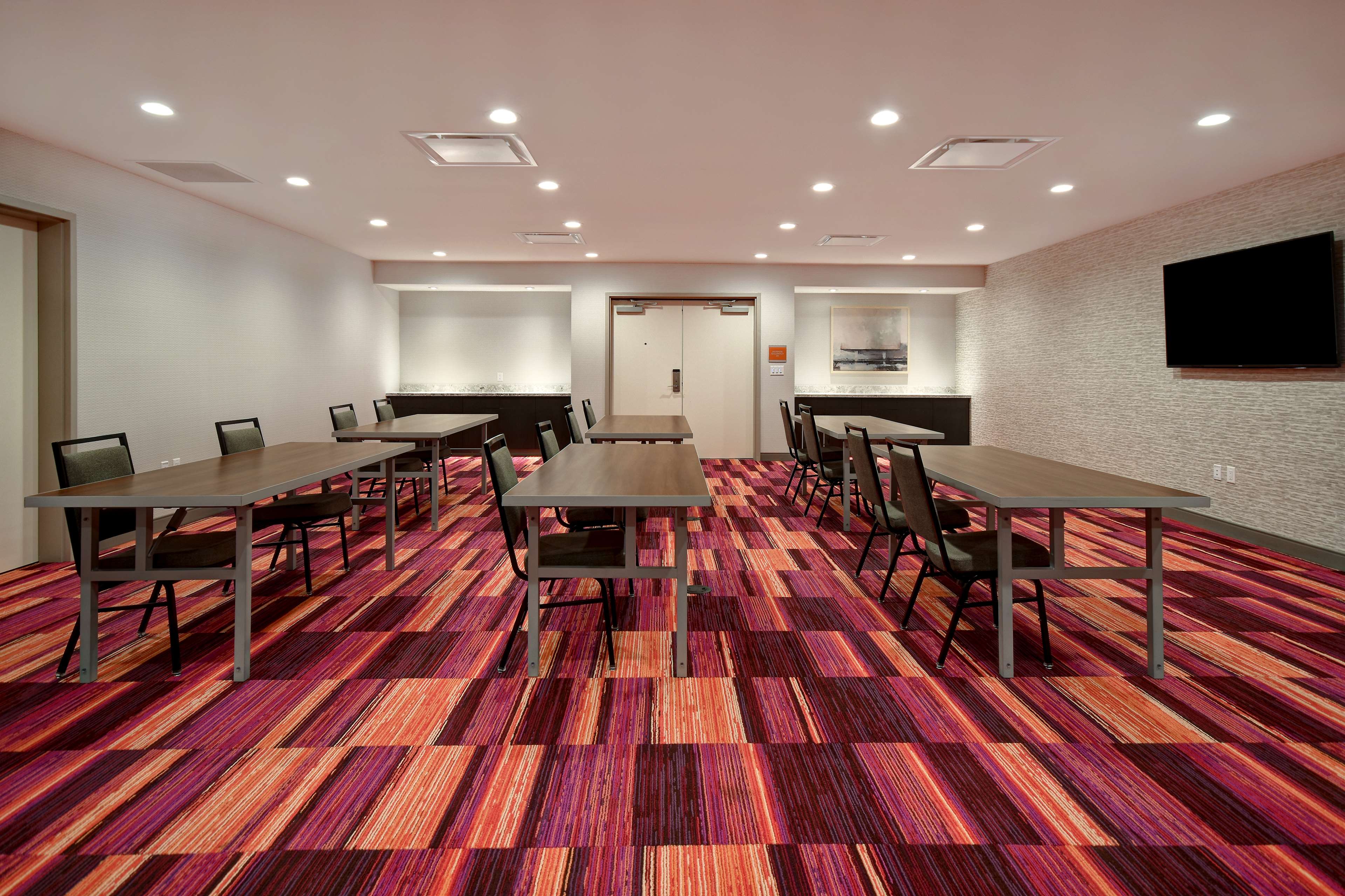 Home2 Suites by Hilton Eau Claire South - photo 27