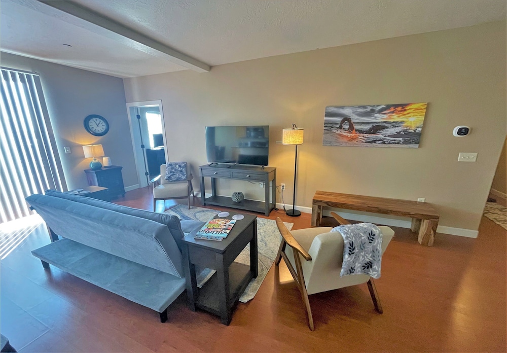 Deluxe Downtown Condo Close to Everything — 4-Star Luxury Hotel in Salt Lake City, United States