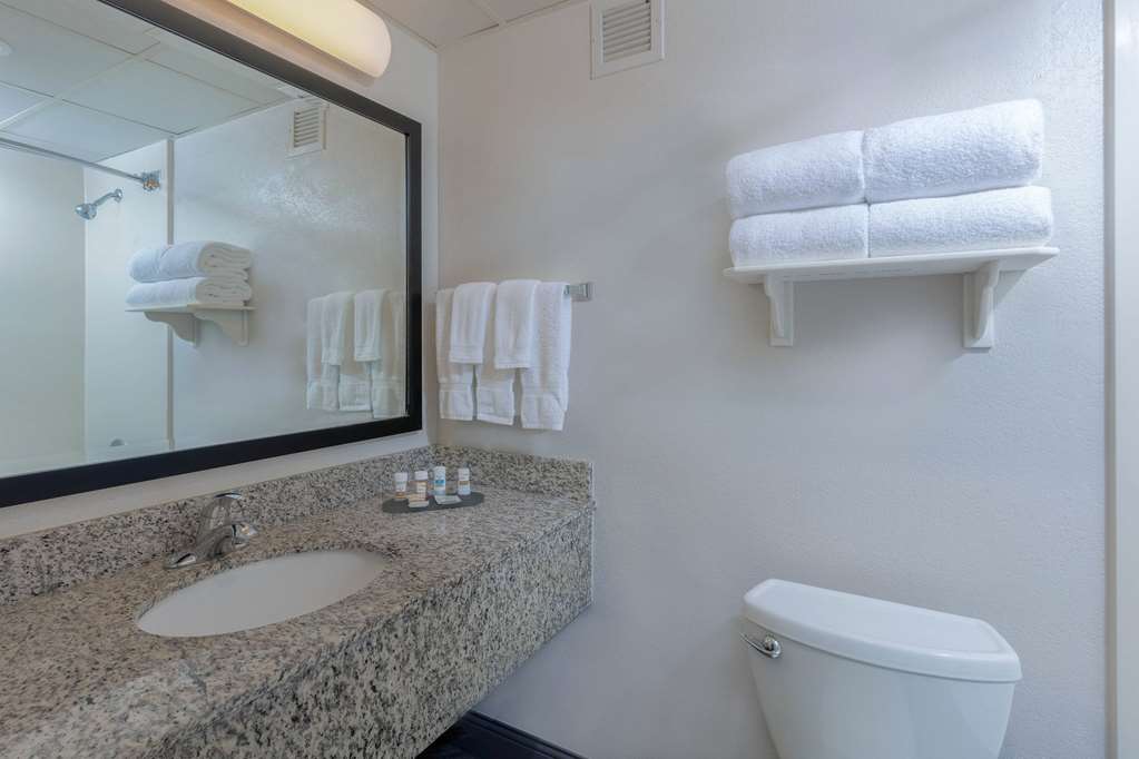 La Quinta Inn & Suites by Wyndham Clifton Rutherford - photo 15