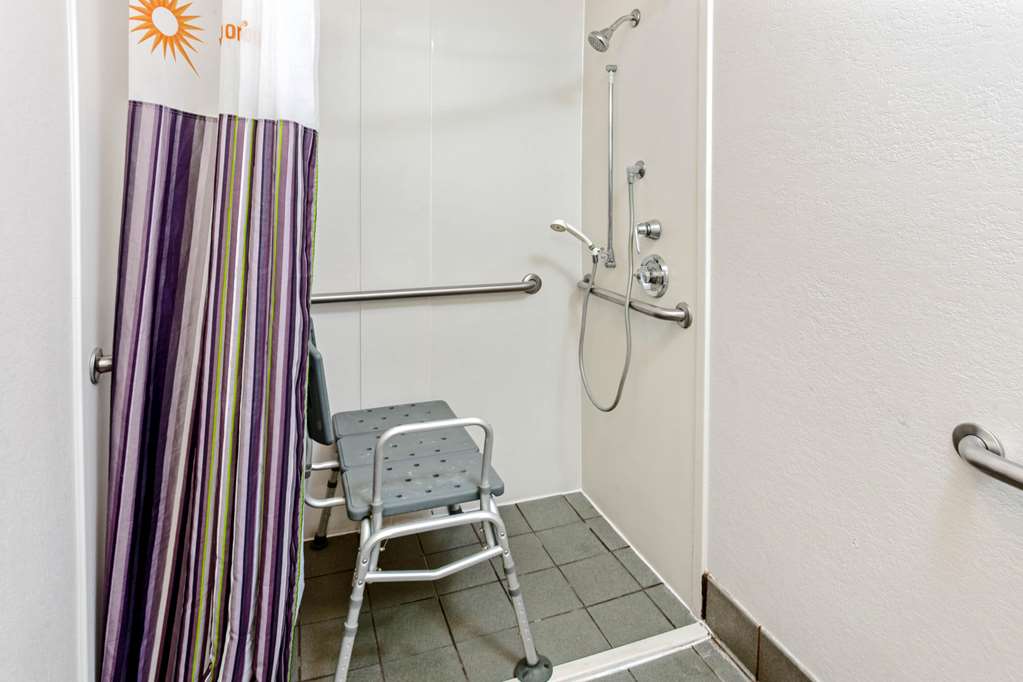 La Quinta Inn & Suites by Wyndham Birmingham Hoover - photo 22