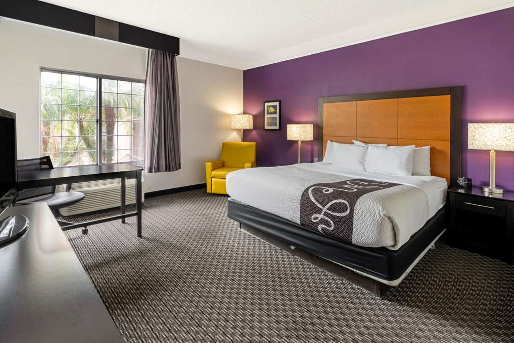 La Quinta Inn & Suites by Wyndham Phoenix Scottsdale - photo 19