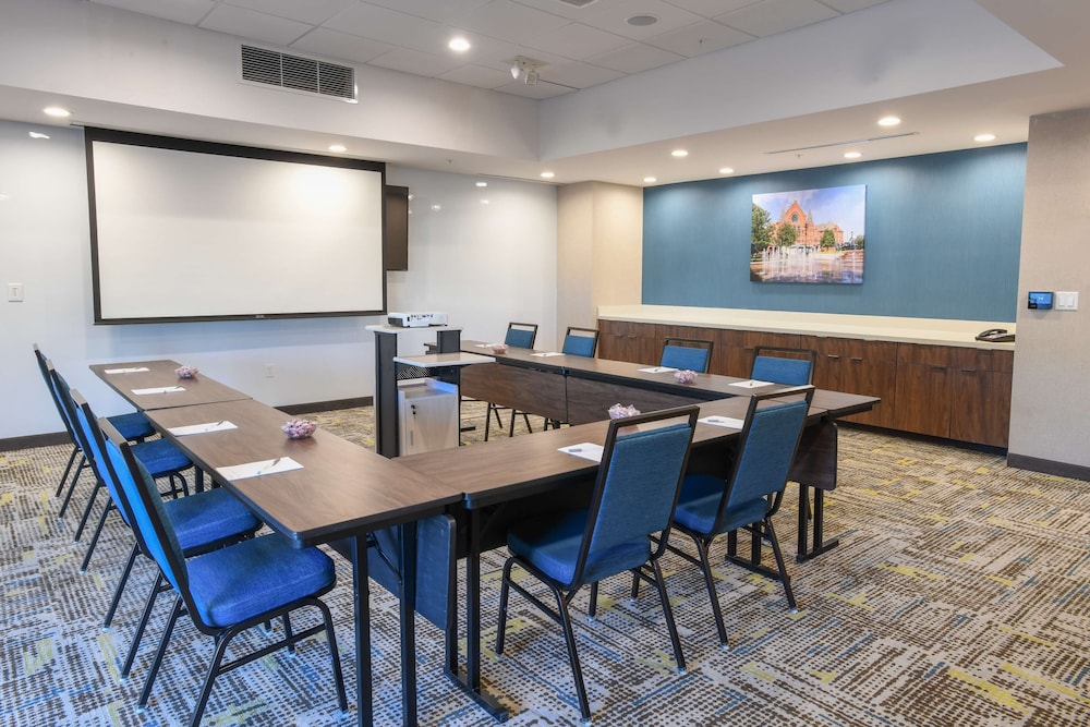 Hampton Inn & Suites Cincinnati Liberty Township - photo 54
