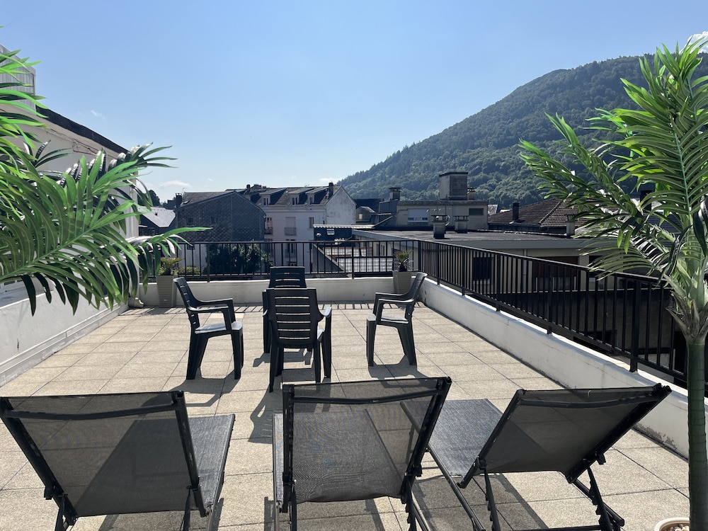 Appart Soleil T6 140m2 proche Sanctuaire — 4-Star Luxury Hotel in Lourdes, France