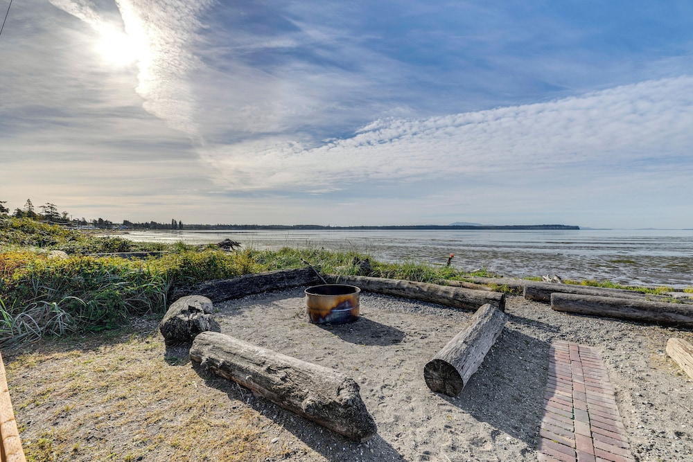 Bayfront Retreat With Private Beach In Birch Bay — Blaine