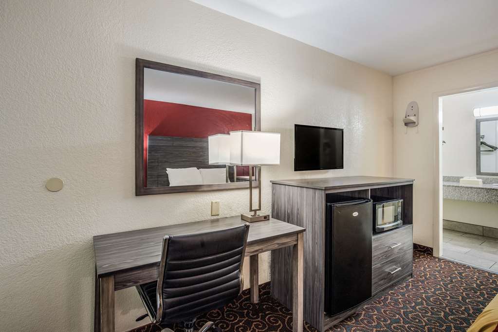 Econo Lodge Thomasville - photo 11