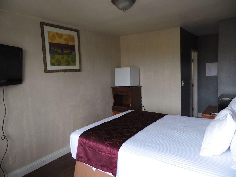 Ec Motel - photo 18