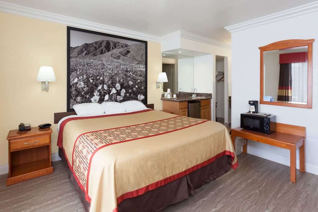 Super 8 by Wyndham Santa Clarita Valencia - photo 12