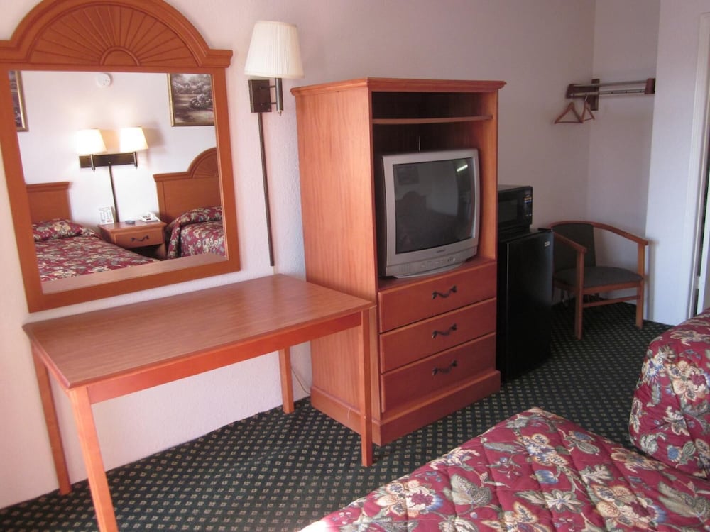 Westmont Inn Lakeland - photo 6