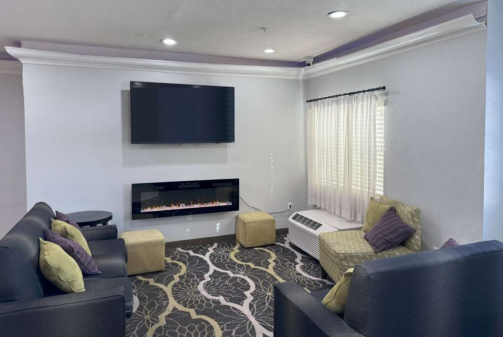 La Quinta Inn & Suites by Wyndham Tulare - photo 13