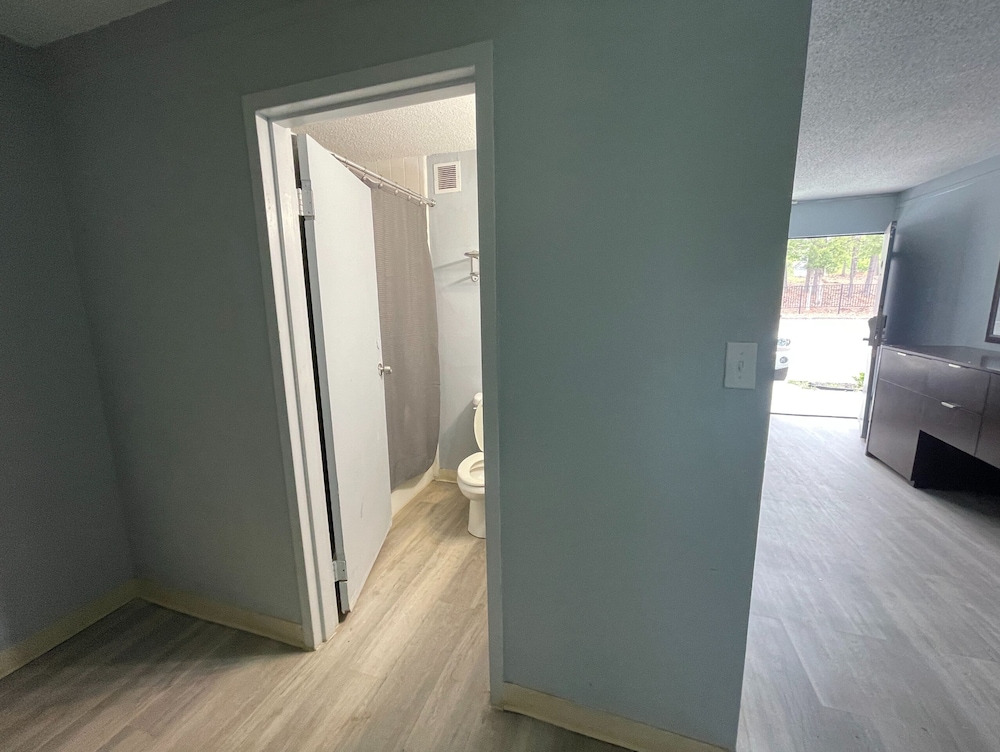 Lamplighter Inn By OYO Charlotte Airport Area - photo 23