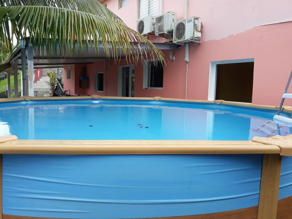 Appartement moderne à Rivière Pilote avec piscine privée — 4-Star Luxury Hotel in Riviere-Pilote, Martinique
