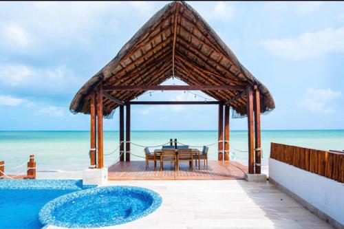 Departamento frente al mar — 4-Star Luxury Hotel in Chicxulub Puerto, Mexico