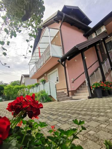 Apartmani Jastreb — 4-Star Luxury Hotel in Jastrebarsko, Croatia