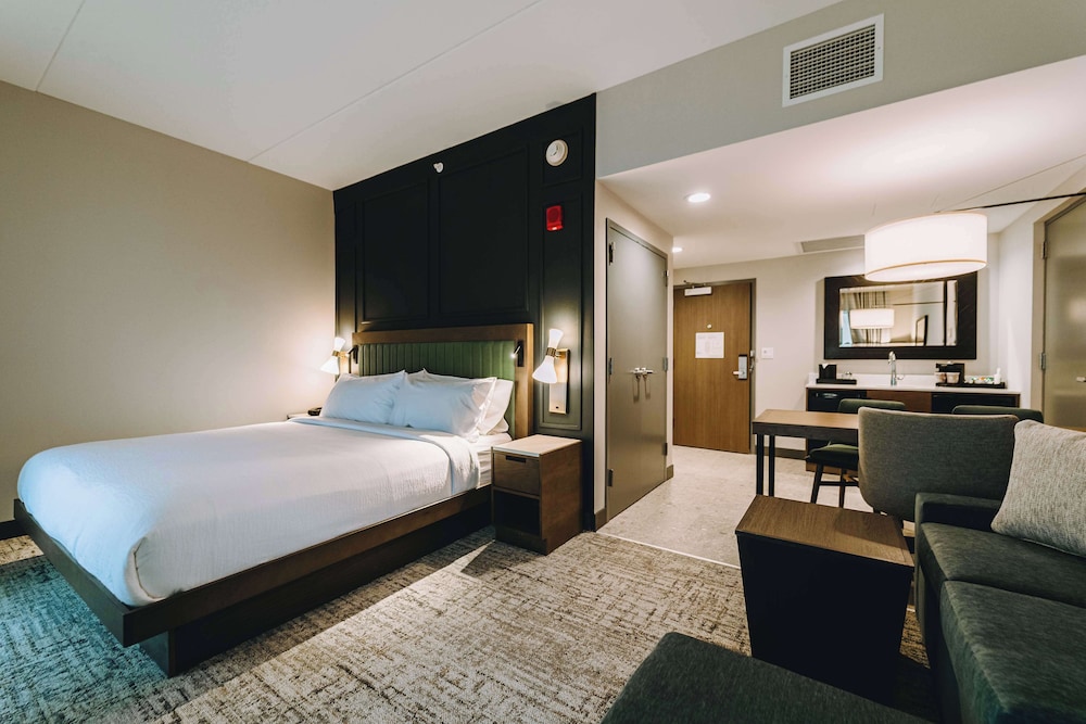 Embassy Suites by Hilton Gatlinburg Resort - photo 26