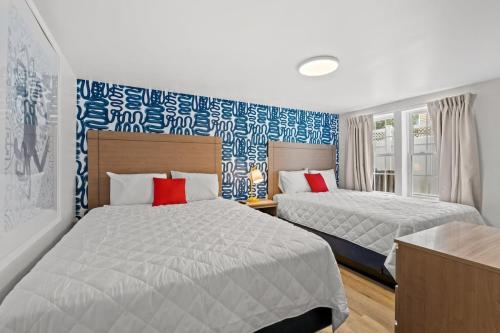 Cabana Beach #3 Condo Steps from the Beach — 4-Star Luxury Hotel in Myrtle Beach, United States