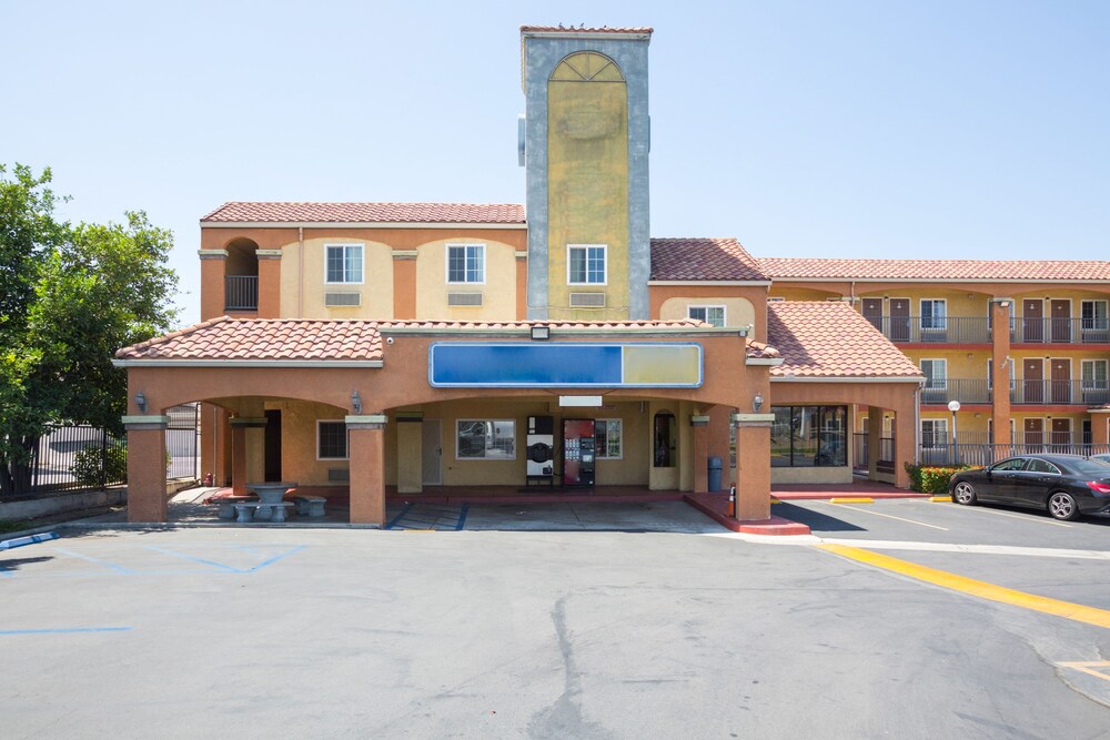 Heritage Inn And Suites - photo 29