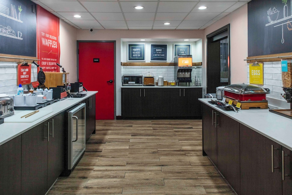 Hampton Inn Detroit Northville - photo 19
