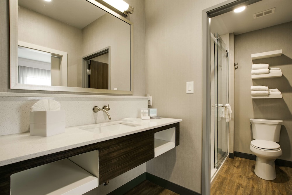 Hampton Inn & Suites Dallas Ft. Worth Airport South - photo 32