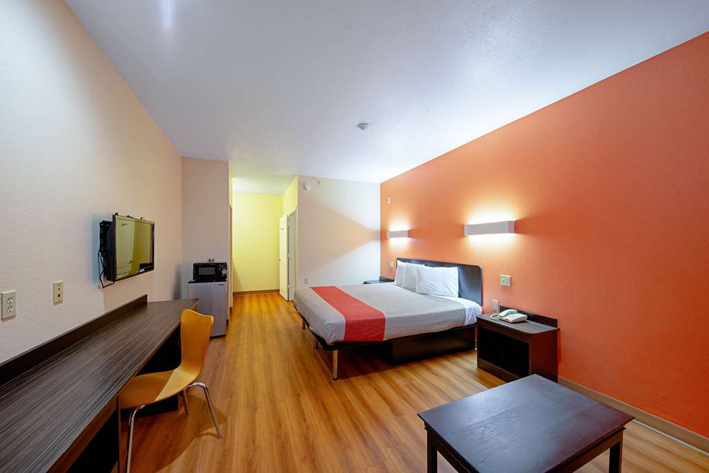 Motel 6 Rhome TX - photo 5
