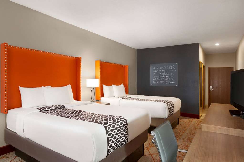 La Quinta Inn & Suites by Wyndham Lackawanna - photo 11
