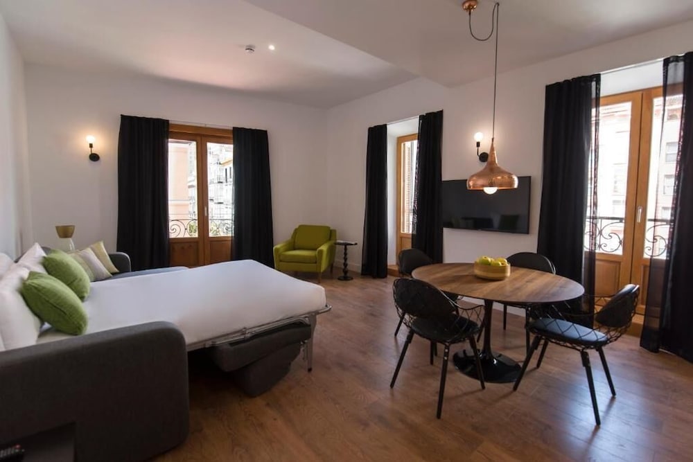 B&B HOTEL Apartamentos Madrid Centro Fuencarral 46 — 4-Star Luxury Hotel in Madrid, Spain