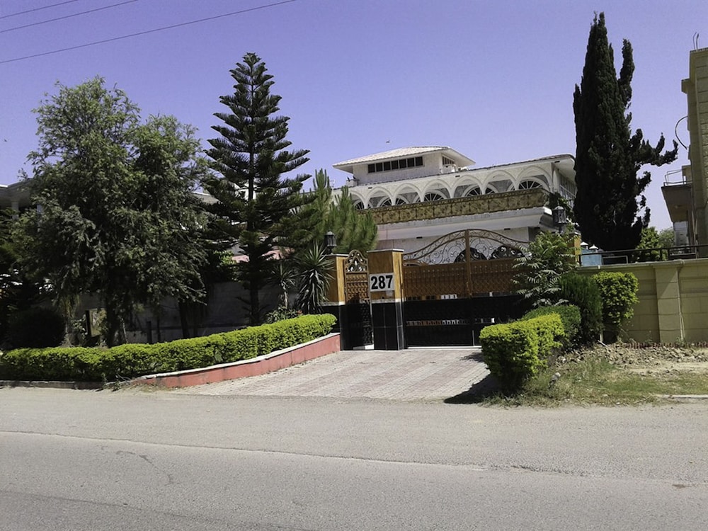 Explorers lounge - last minute hotel in Islamabad