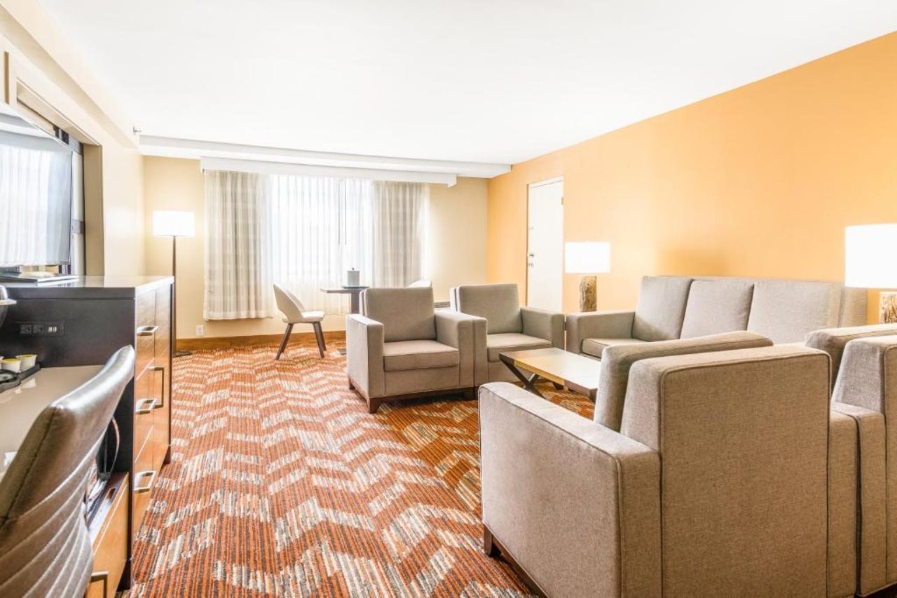 Doubletree By Hilton Greensboro Airport - photo 23