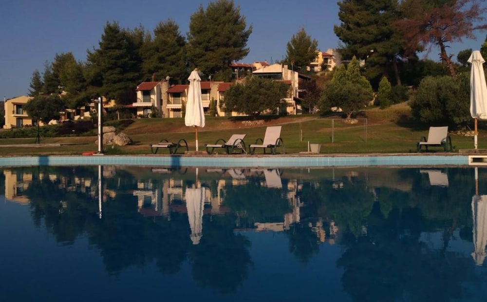 Plagia Shared Pool Maisonette V Hanioti - carbon neutral hotel in Kassandreia
