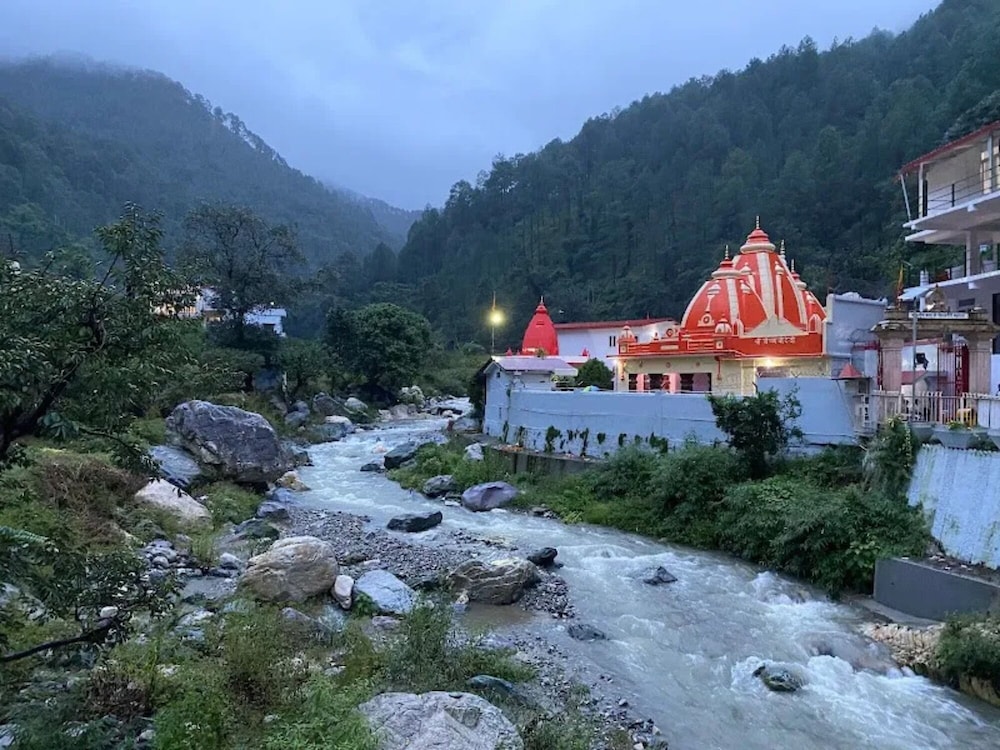 Viyom Regency - carbon neutral hotel in Naini Tal