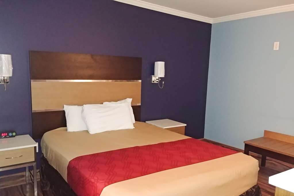 Econo Lodge Milldale Southington - photo 9
