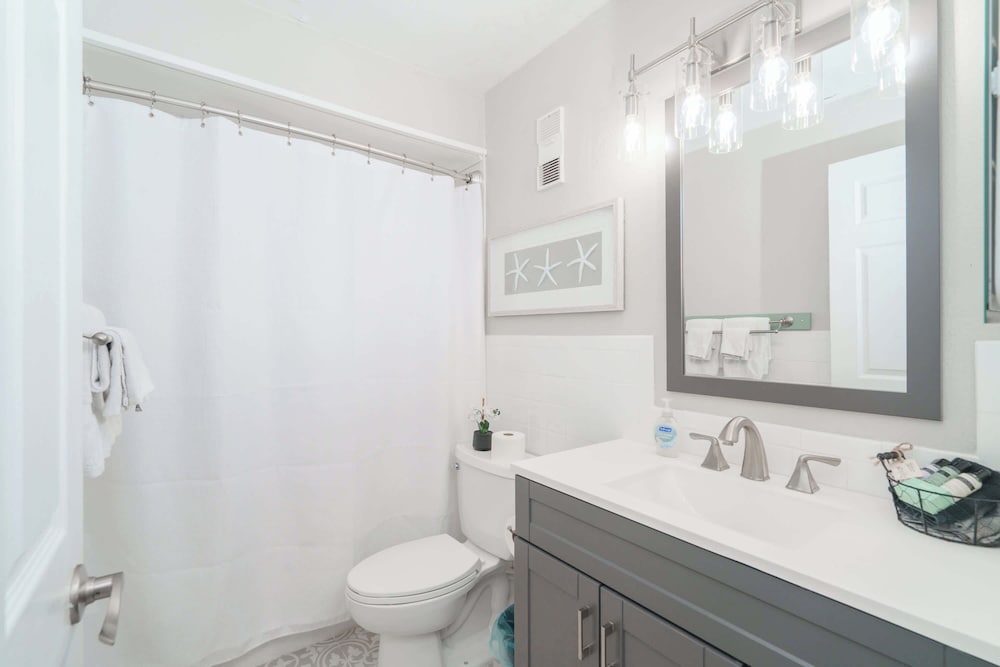Bethys Beachy Beauty Regency Towers - photo 17