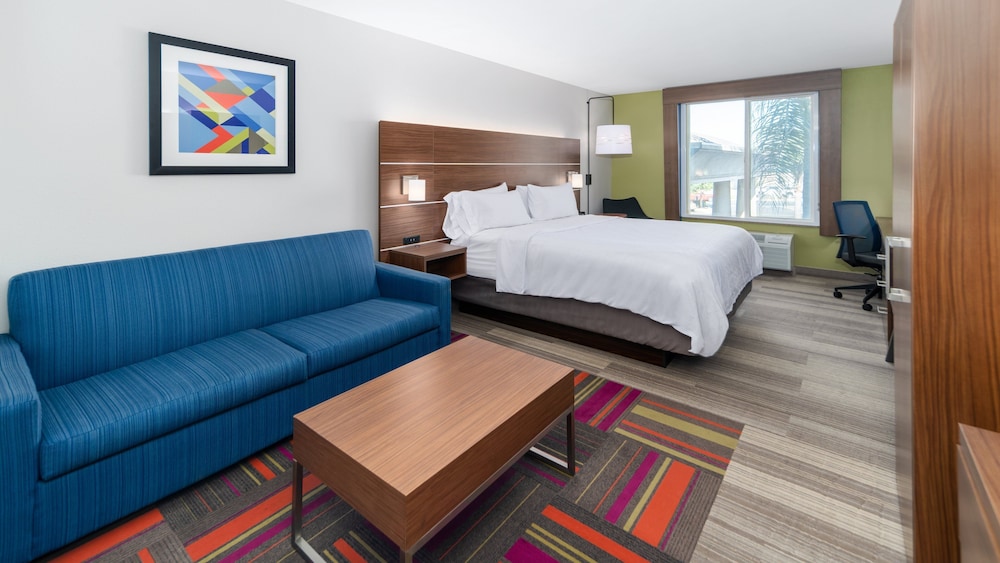 Holiday Inn Express & Suites Dinuba West by IHG - photo 16