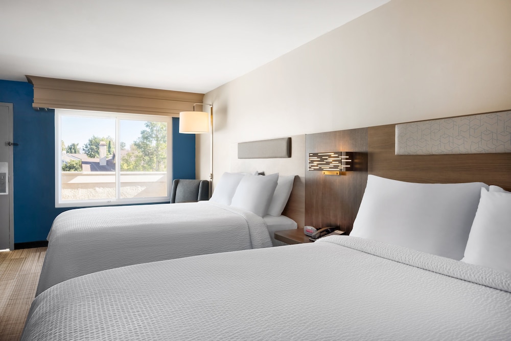 Holiday Inn Express Simi Valley by IHG - photo 17