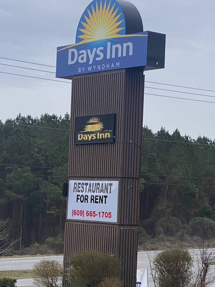 Days Inn by Wyndham Ozark - photo 18