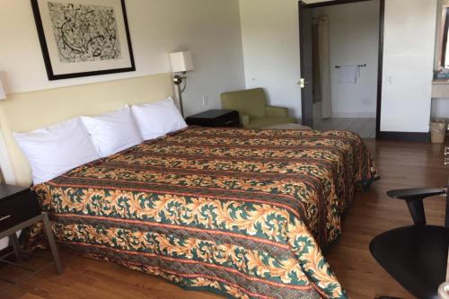 Economy Inn of Holland - photo 16