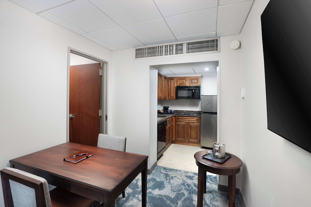 DoubleTree by Hilton Houston Medical Center Hotel & Suites - photo 13