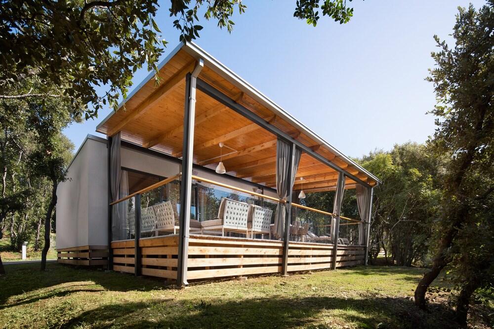 Camping Homes Mon Perin — 4-Star Luxury Hotel in Bale, Croatia