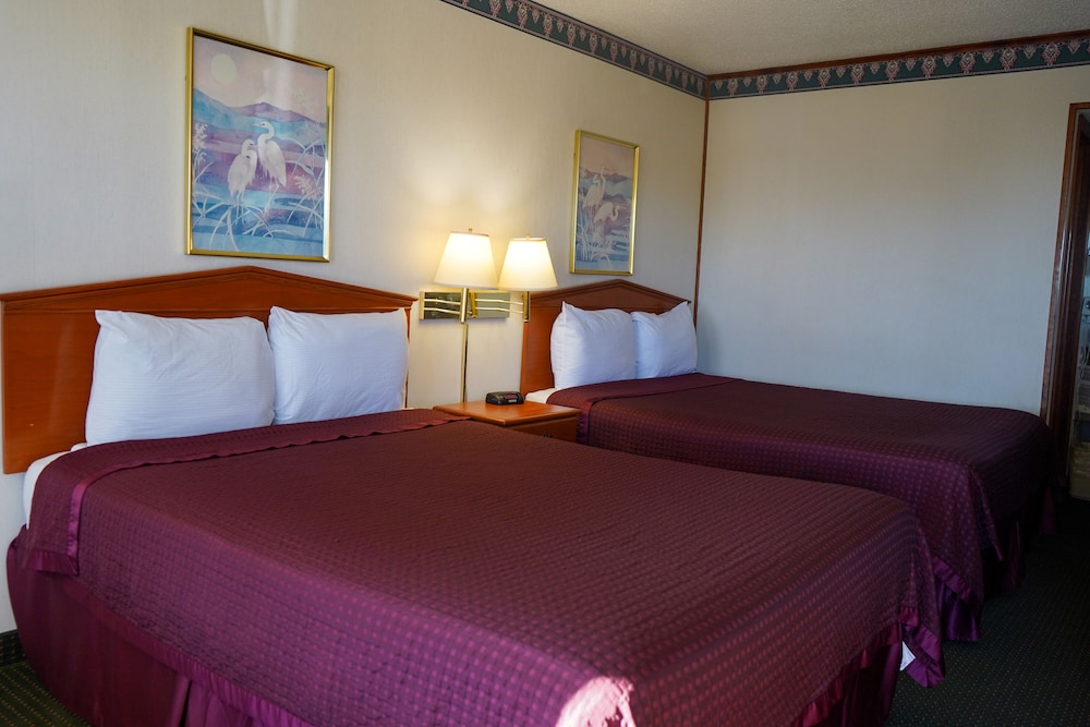 Sunset Inn Clarksville - photo 21