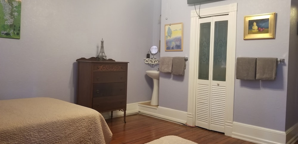 The Mardi Gras House - photo 8