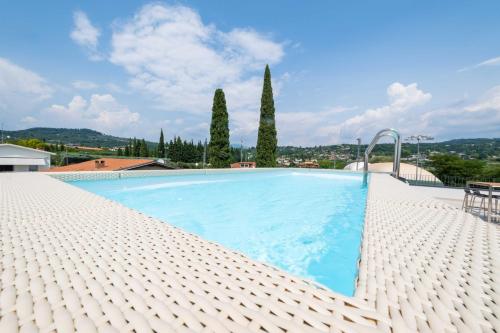 ApartmentsGarda Residenza Maycol — 4-Star Luxury Hotel in Bardolino, Italy
