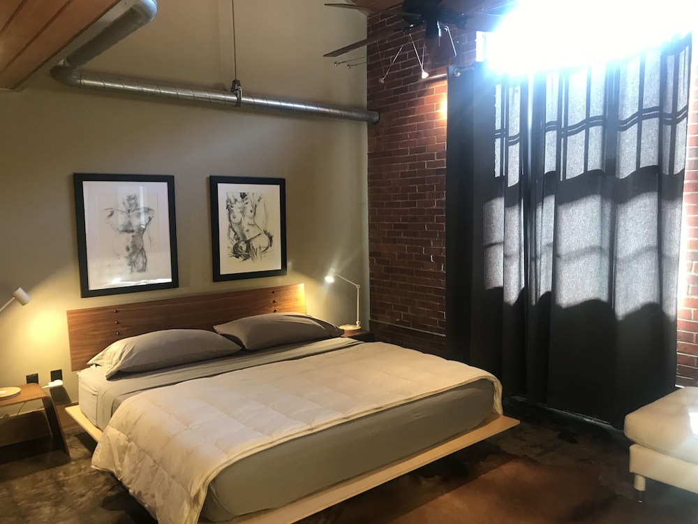 The Hangar Lofts Hotel - photo 12