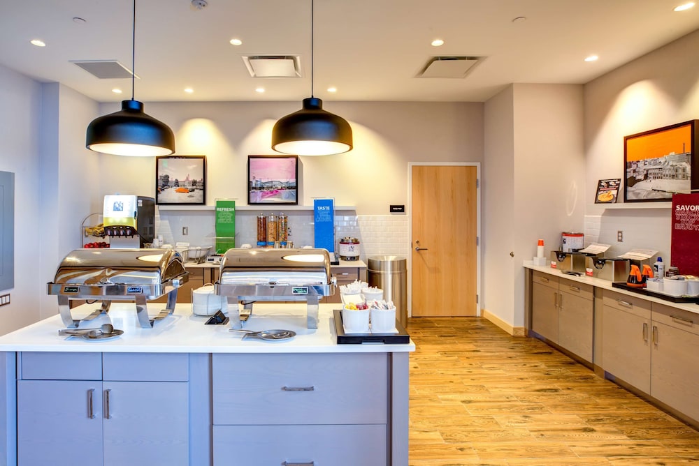Hampton Inn & Suites Boston Waltham - photo 32