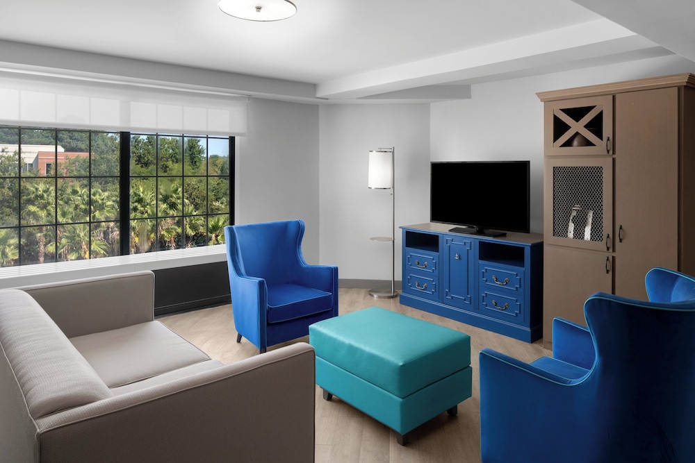 Hotel Indigo Mount Pleasant by IHG - photo 9