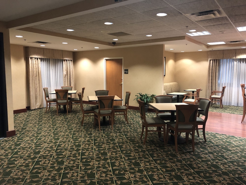 Hampton Inn Sidney - photo 24